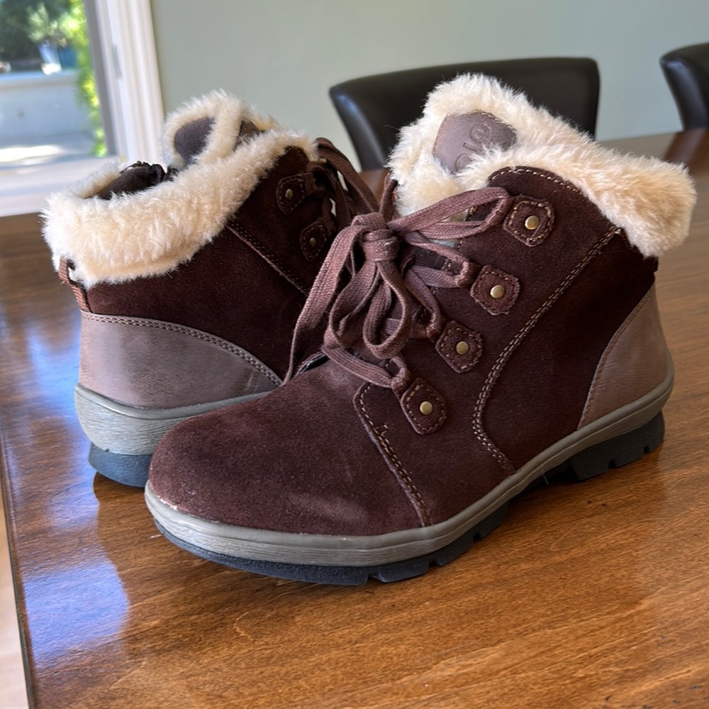 NWOT Earth Origins sherpa booties